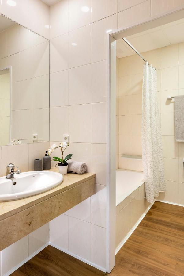 Micampus Armendariz Student Residence Sevilla Buitenkant foto