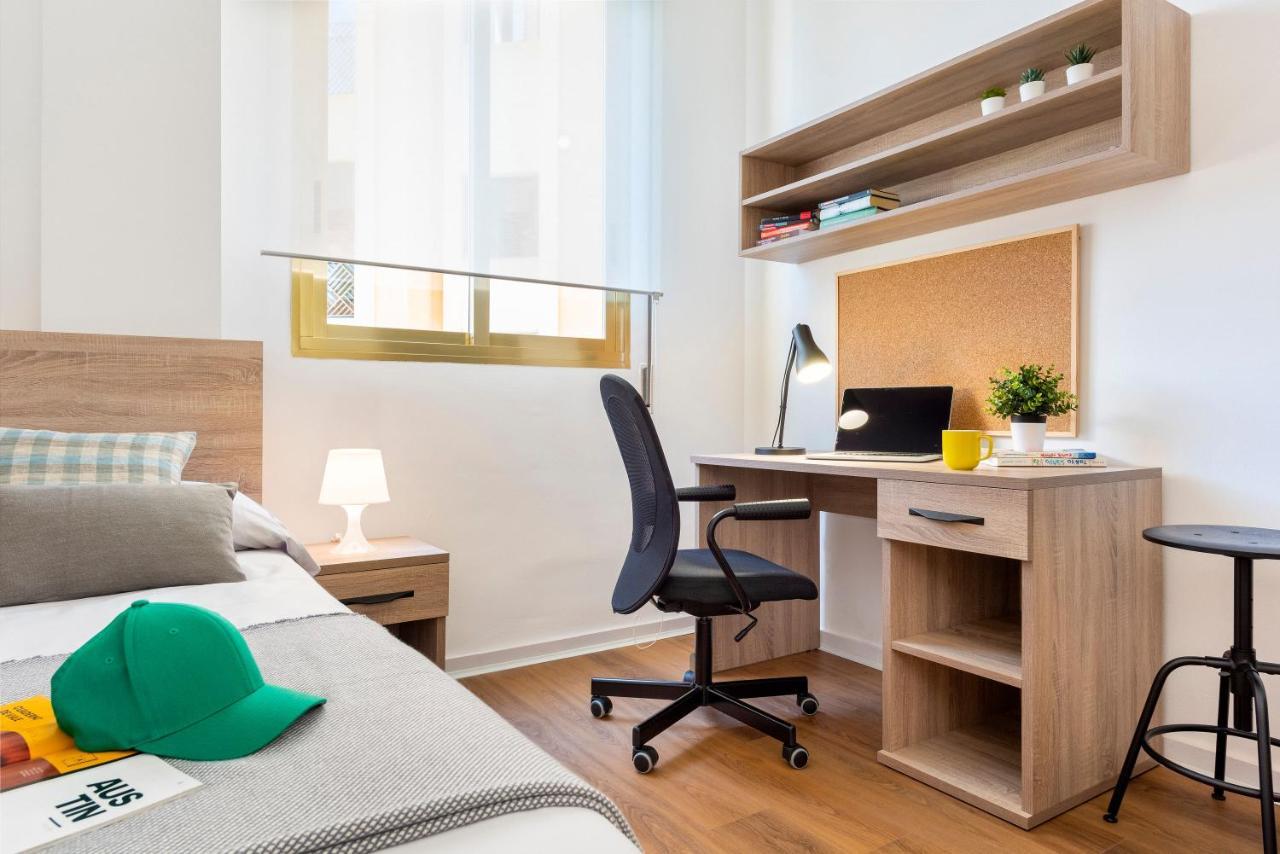 Micampus Armendariz Student Residence Sevilla Buitenkant foto