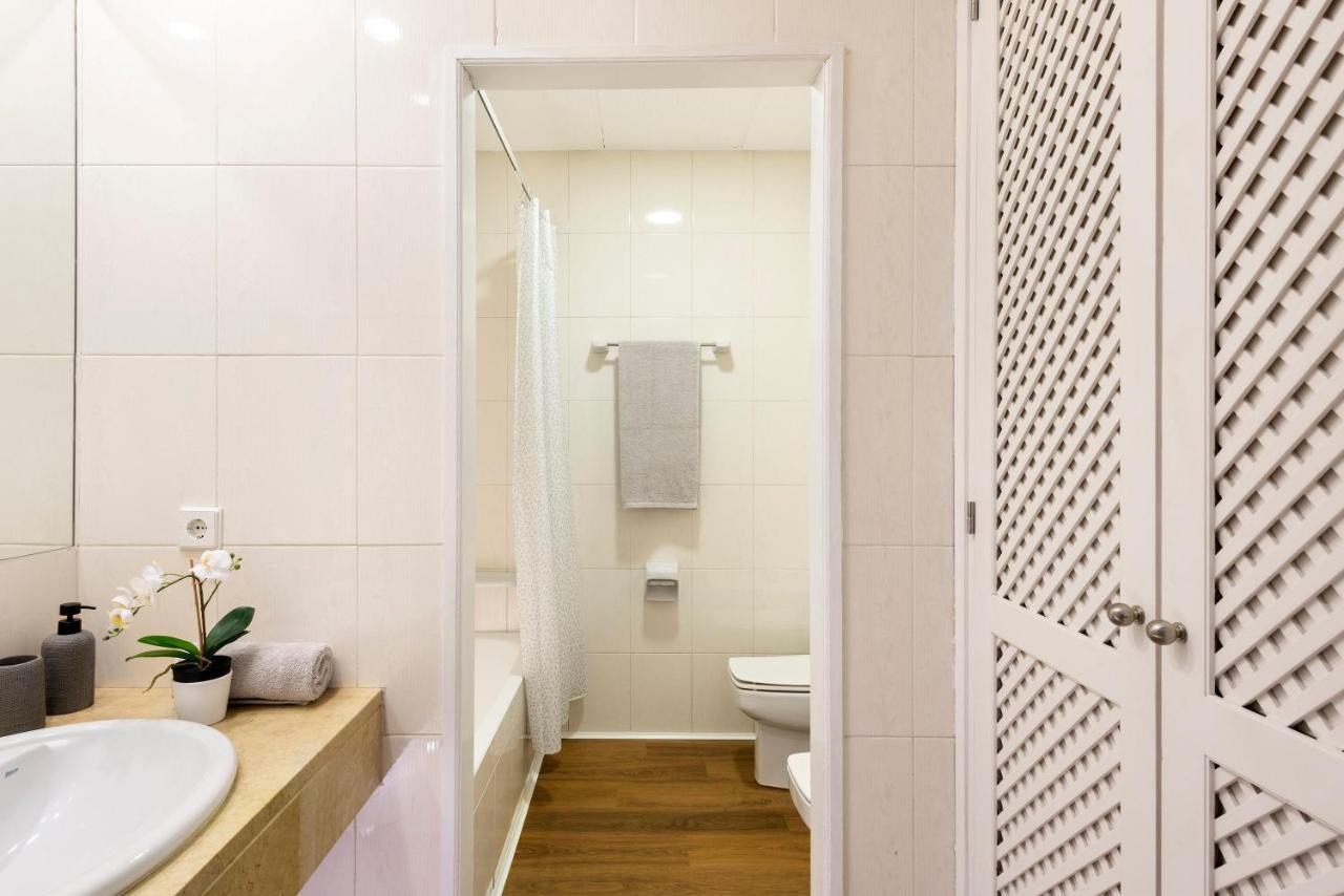 Micampus Armendariz Student Residence Sevilla Buitenkant foto